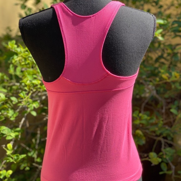 Nike Tank Top with Built-in Bra. Size Medium. Pink - Picture 3 of 6